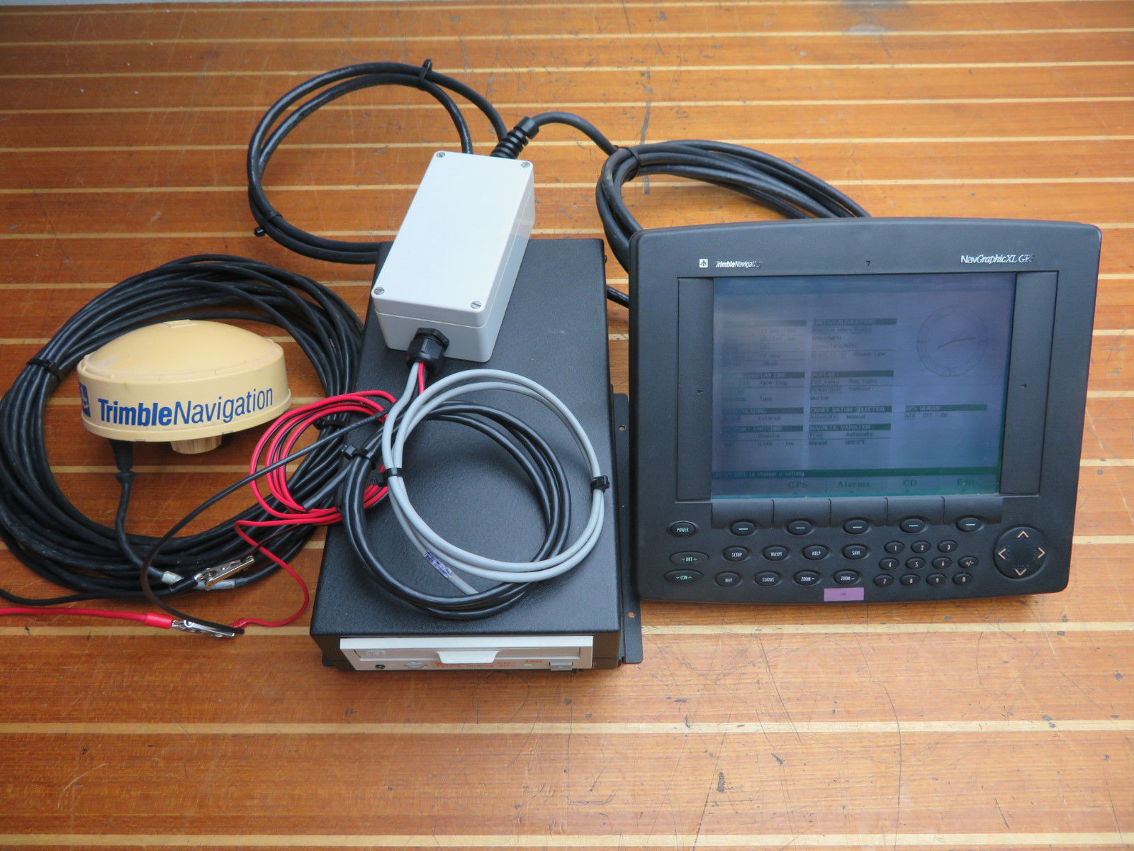 Trimble Navigation 1858701 NavGraphicXL GPS Marine Multifunction